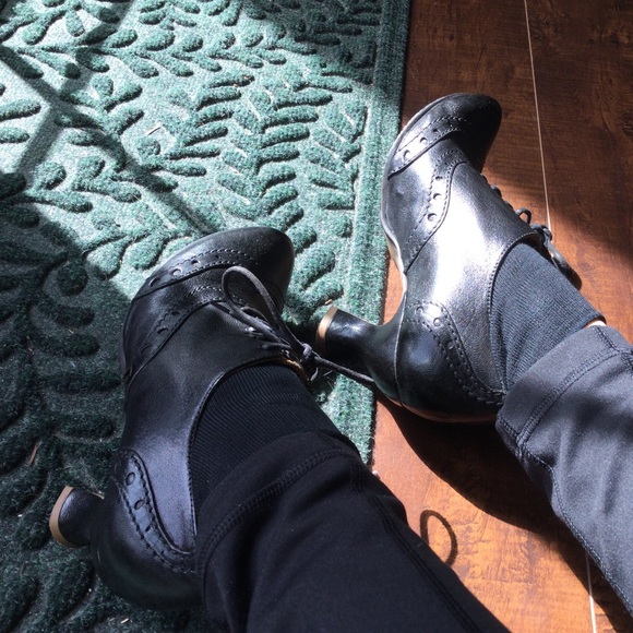 • MOVING LAST CHANCE 7/31/2024 • GoldButton Brako leather ankle booties 37 - Picture 4 of 6